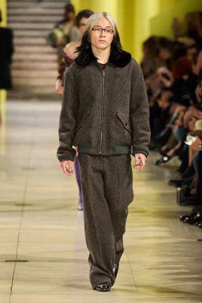 Look 54